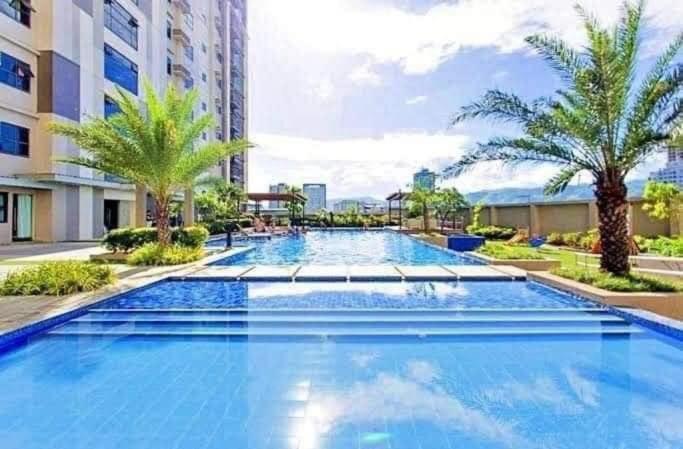 Horizon 101 A1 Shortwalk Robinson Mall Mango Square Bars Free Pool Cebu Εξωτερικό φωτογραφία
